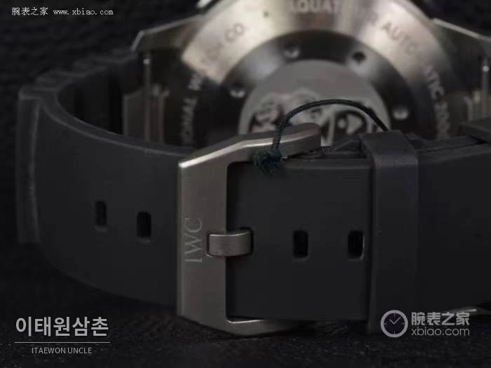 IWC 아쿠아타이머 딥 투 씨 티타늄 블랙다이얼 오토매틱 46mm 블랙 러버 스트랩 실버 베젤 (3)