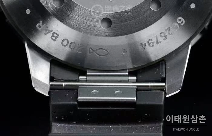 IWC 아쿠아타이머 딥 투 씨 티타늄 블랙다이얼 오토매틱 46mm 블랙 러버 스트랩 실버 베젤