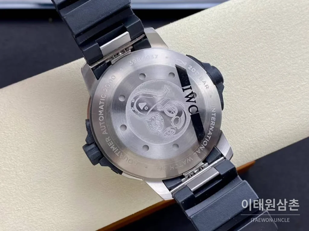 IWC 아쿠아타이머 딥 투 씨 티타늄 블랙다이얼 오토매틱 46mm 블랙 러버 스트랩 그레이 베젤 (2)