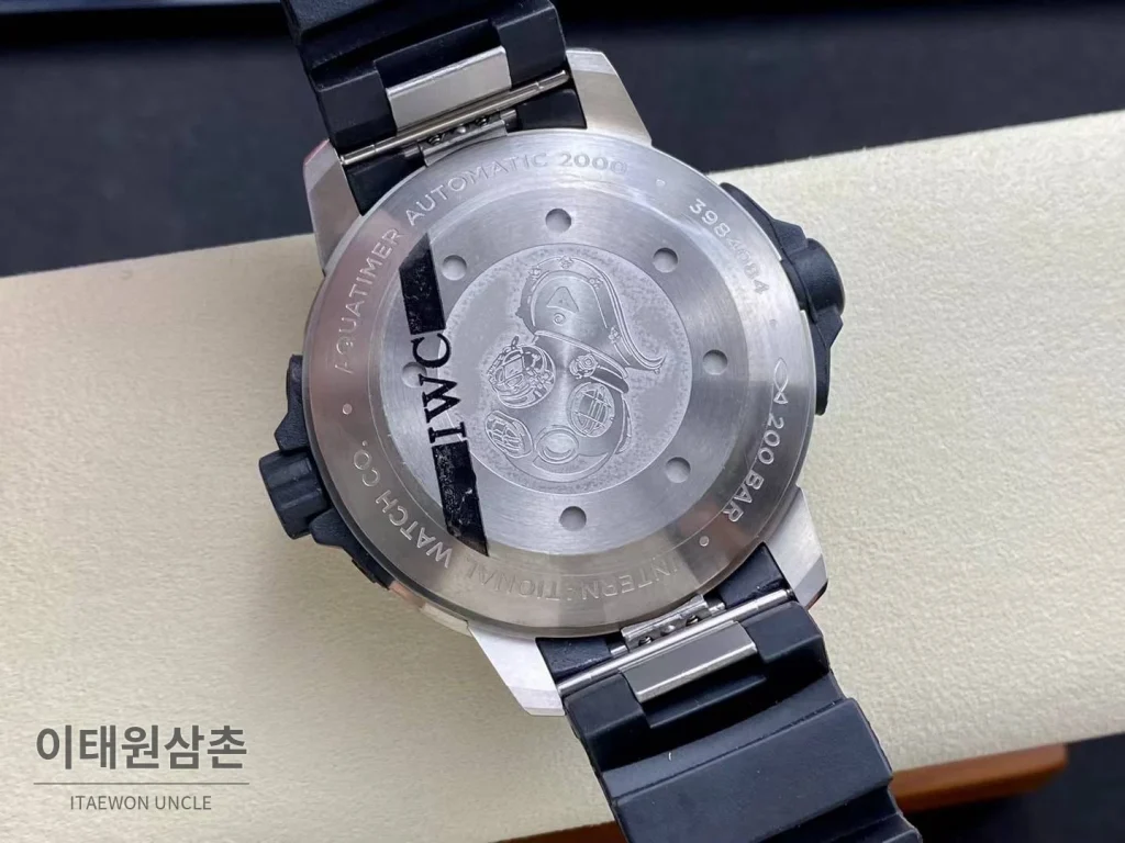IWC 아쿠아타이머 딥 투 씨 티타늄 블랙다이얼 오토매틱 46mm 블랙 러버 스트랩 그레이 베젤