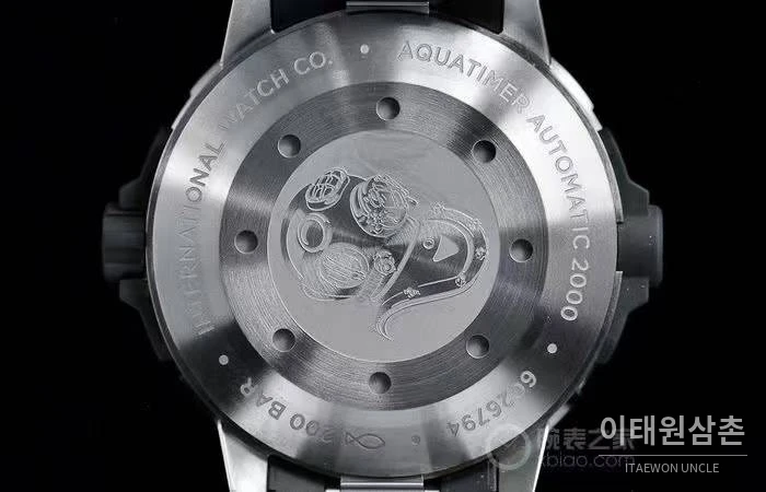 IWC 아쿠아타이머 딥 투 씨 티타늄 블랙다이얼 오토매틱 46mm 블랙 러버 스트랩 실버 베젤