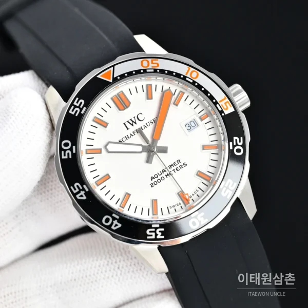 IWC 아쿠아타이머 스틸 블랙 베젤 오토매틱 44mm 화이트 다이얼 (2)