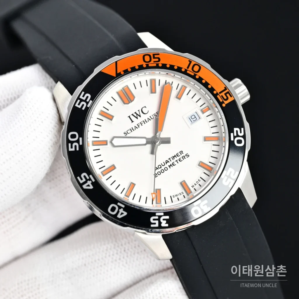 IWC 아쿠아타이머 스틸 블랙 베젤 오토매틱 44mm 화이트 다이얼 (3)