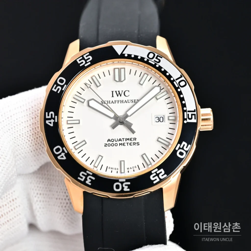 IWC 아쿠아타이머 스틸 블랙 베젤 오토매틱 44mm 화이트 다이얼