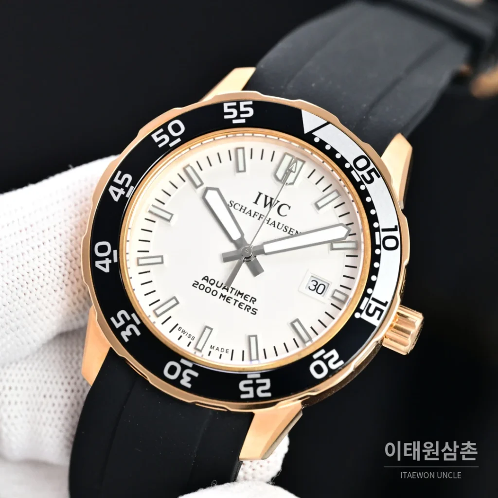 IWC 아쿠아타이머 스틸 블랙 베젤 오토매틱 44mm 화이트 다이얼