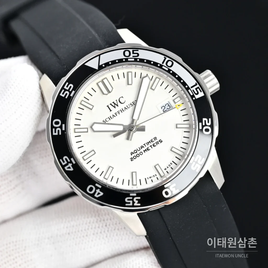 IWC 아쿠아타이머 스틸 블랙 베젤 오토매틱 44mm 화이트 다이얼 (2)