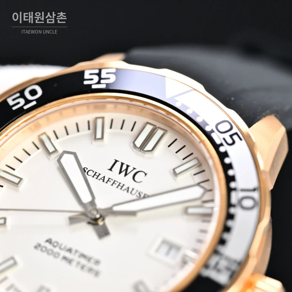 IWC 아쿠아타이머 스틸 블랙 베젤 오토매틱 44mm 화이트 다이얼