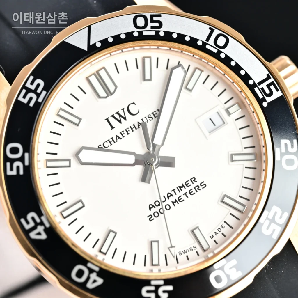 IWC 아쿠아타이머 스틸 블랙 베젤 오토매틱 44mm 화이트 다이얼