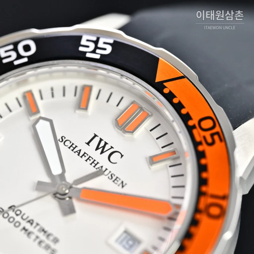 IWC 아쿠아타이머 스틸 블랙 베젤 오토매틱 44mm 화이트 다이얼 (3)