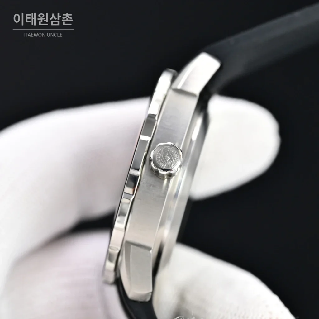 IWC 아쿠아타이머 스틸 블랙 베젤 오토매틱 44mm 화이트 다이얼 (2)