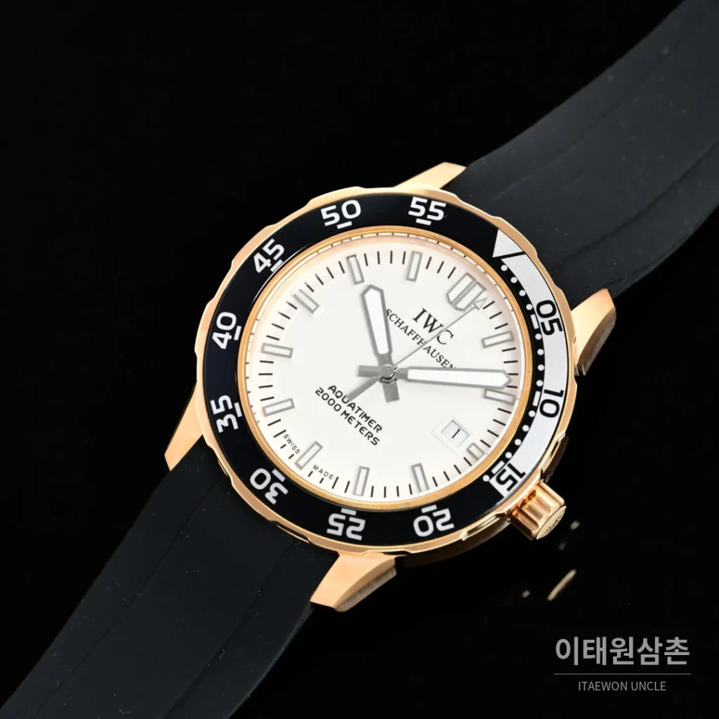 IWC 아쿠아타이머 스틸 블랙 베젤 오토매틱 44mm 화이트 다이얼