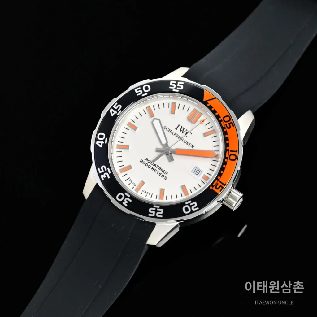 IWC 아쿠아타이머 스틸 블랙 베젤 오토매틱 44mm 화이트 다이얼 (2)