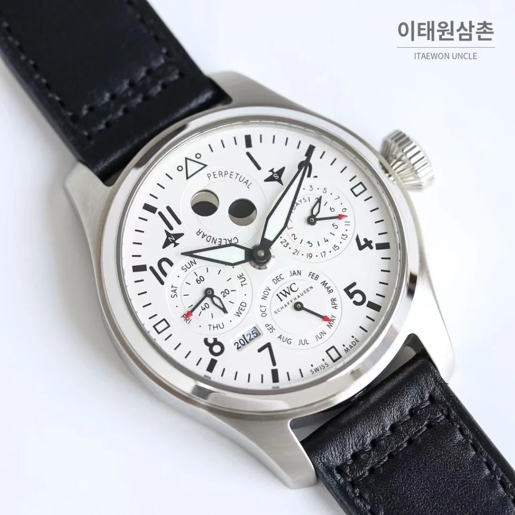 IWC 빅파일럿 퍼페추얼 캘린더 스틸 오토매틱 41mm IW503605 화이트 다이얼 블랙 가죽 스트랩