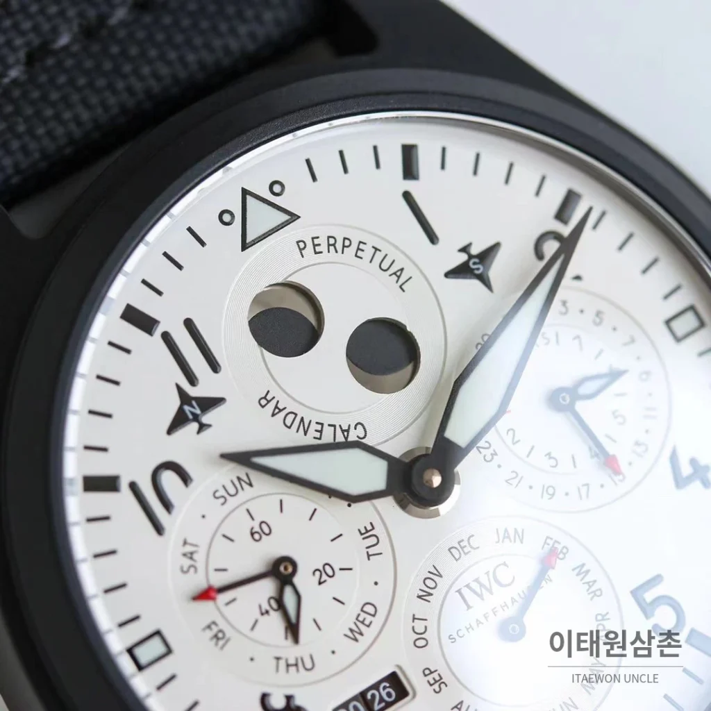 IWC 빅파일럿 퍼페추얼 캘린더 스틸 오토매틱 41mm IW503605 화이트 다이얼 블랙 나일론 스트랩