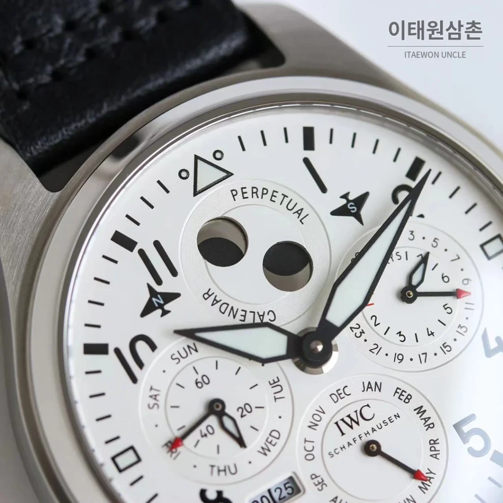 IWC 빅파일럿 퍼페추얼 캘린더 스틸 오토매틱 41mm IW503605 화이트 다이얼 블랙 가죽 스트랩