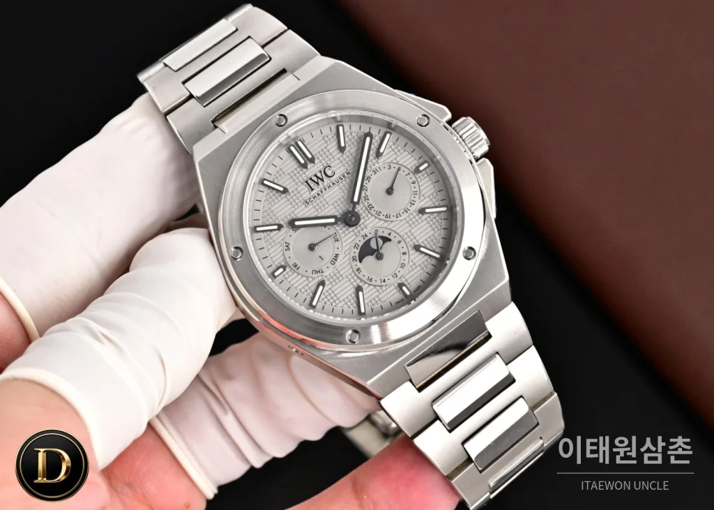 IWC 인제니어 퍼페추얼캘린더 문페이즈 오토매틱 41.6mm 화이트 스틸 브레이슬릿