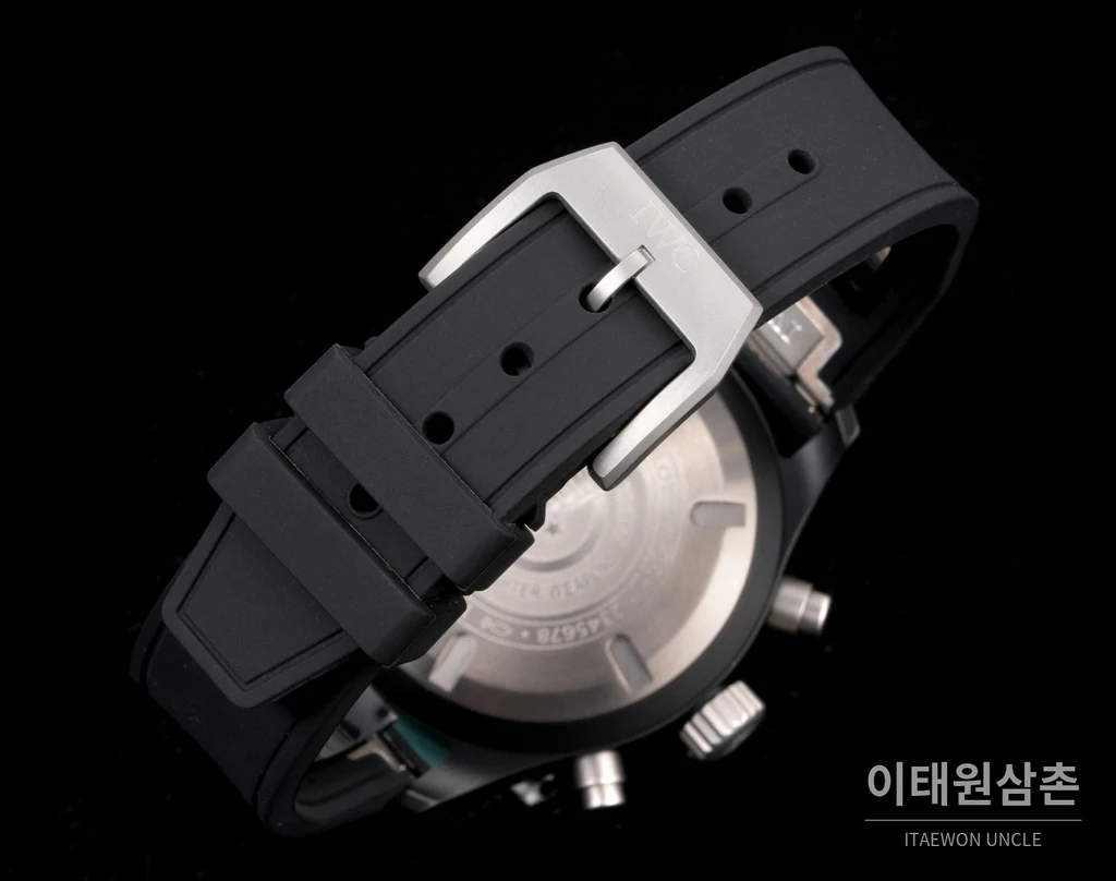 IWC 파일럿 올블랙 세라믹 크로노그래프 오토매틱 41.9mm
