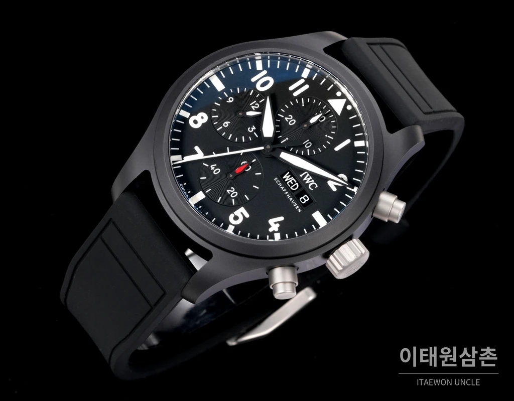 IWC 파일럿 올블랙 세라믹 크로노그래프 오토매틱 41.9mm