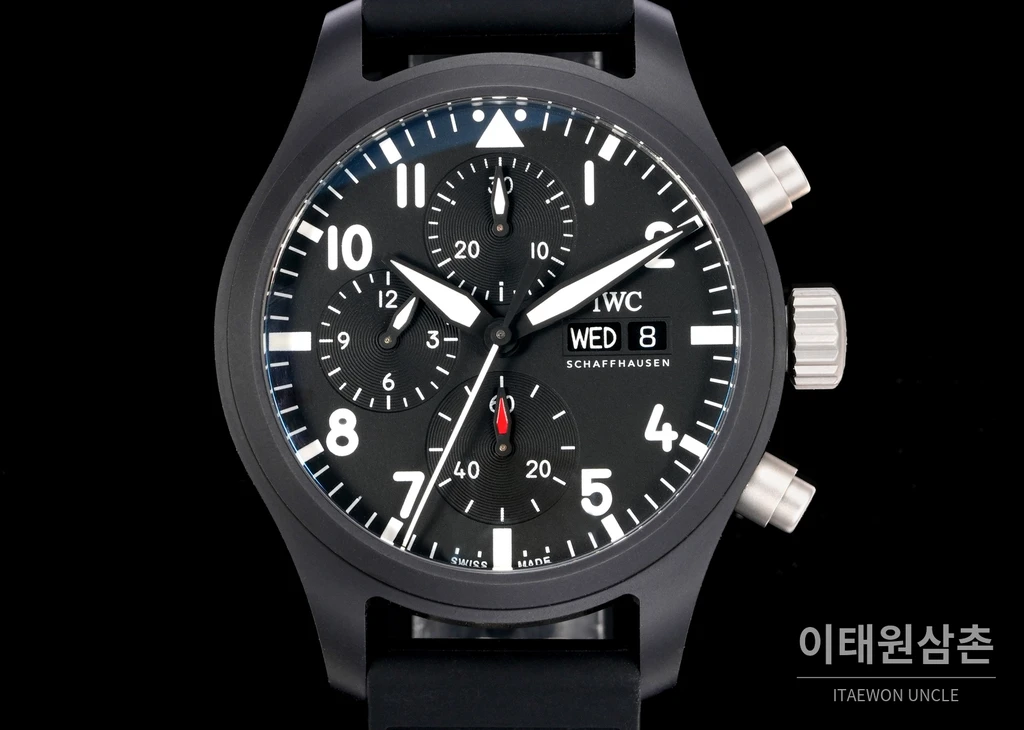 IWC 파일럿 올블랙 세라믹 크로노그래프 오토매틱 41.9mm