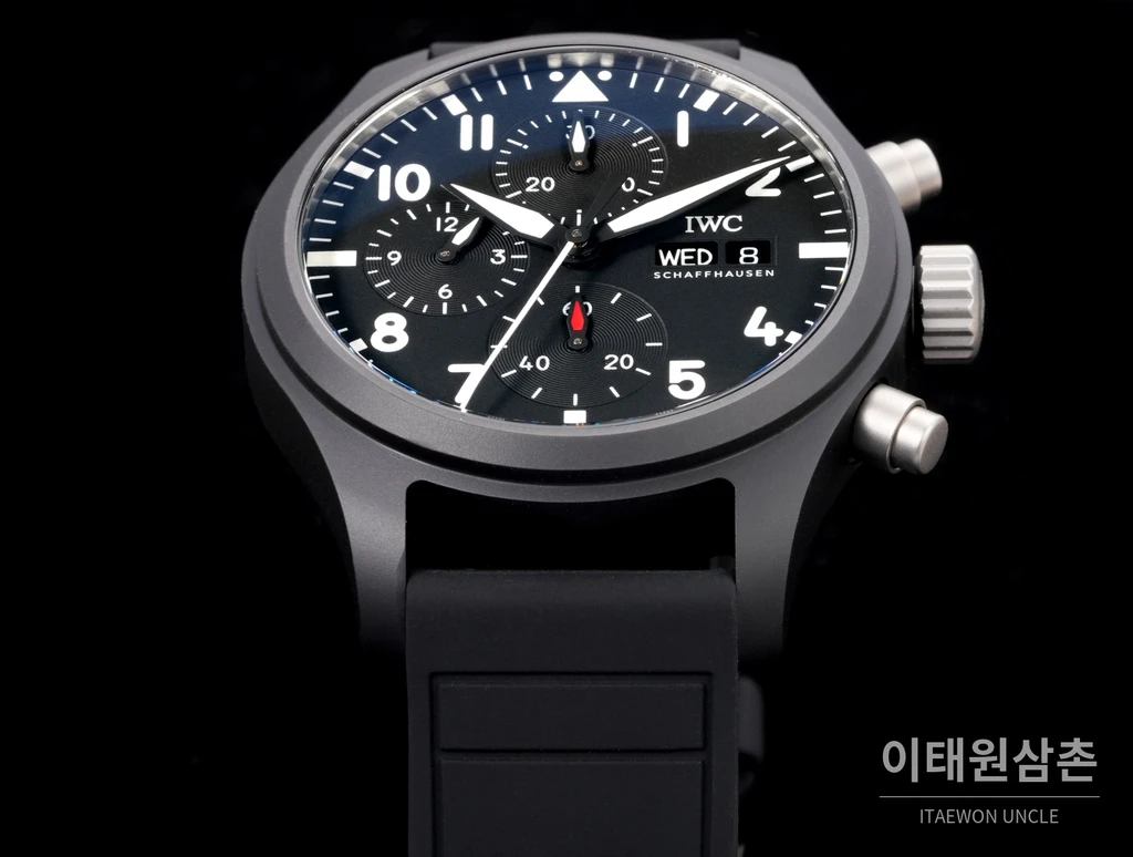 IWC 파일럿 올블랙 세라믹 크로노그래프 오토매틱 41.9mm
