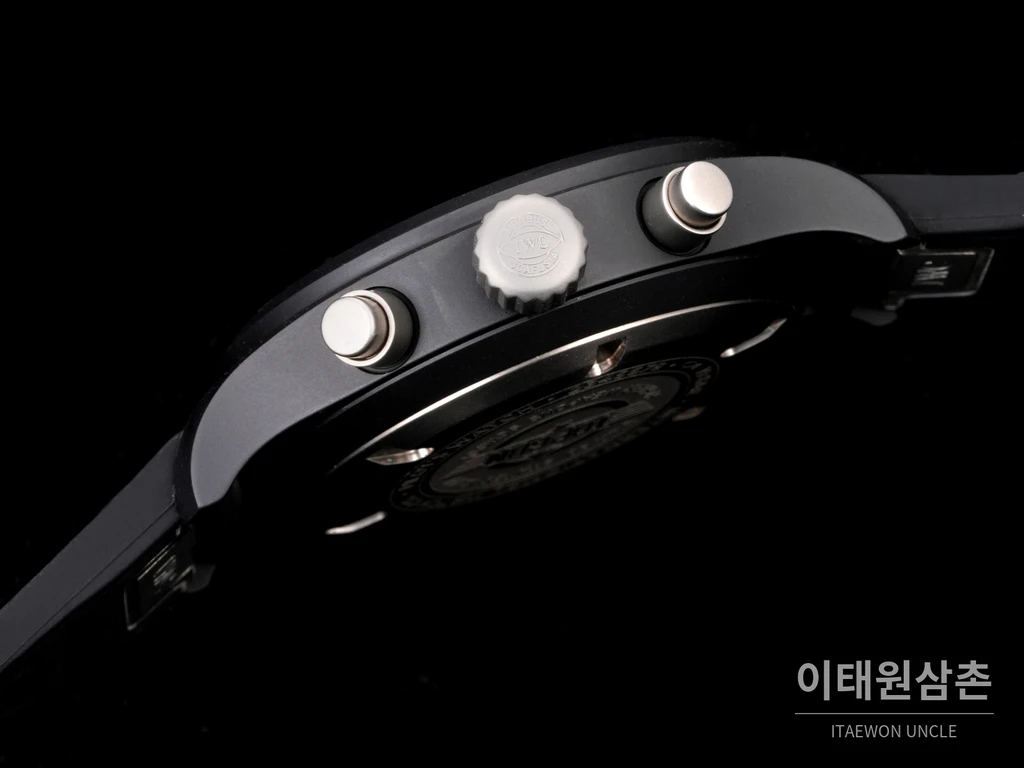 IWC 파일럿 올블랙 세라믹 크로노그래프 오토매틱 41.9mm