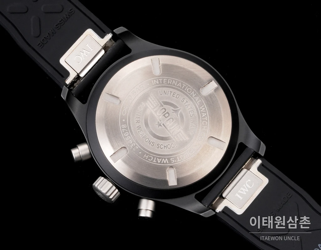 IWC 파일럿 올블랙 세라믹 크로노그래프 오토매틱 41.9mm