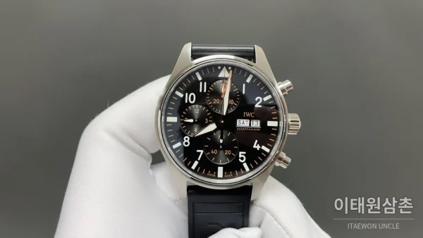 IWC 파일럿 오토매틱 블랙 다이얼