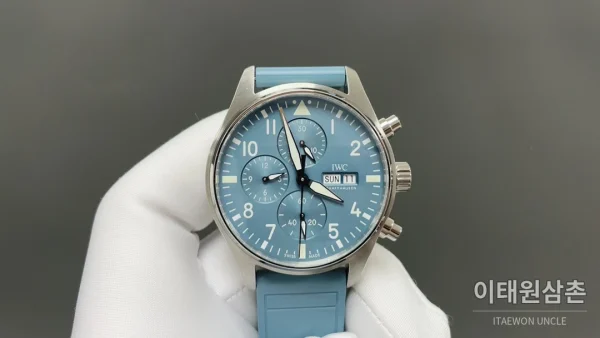 IWC 파일럿 오토매틱 아이스블루 다이얼