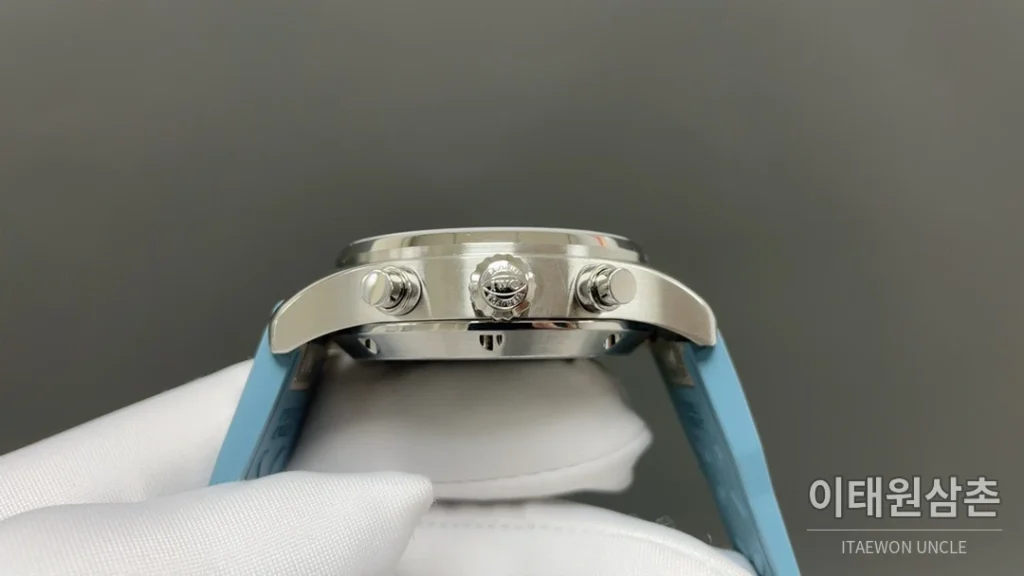 IWC 파일럿 오토매틱 아이스블루 다이얼