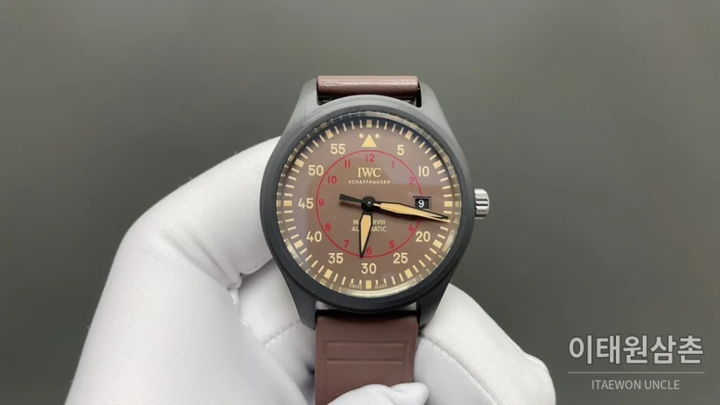 IWC 파일럿 오토매틱 41mm 브라운 다이얼 브라운 가죽 스트랩 블랙 베젤