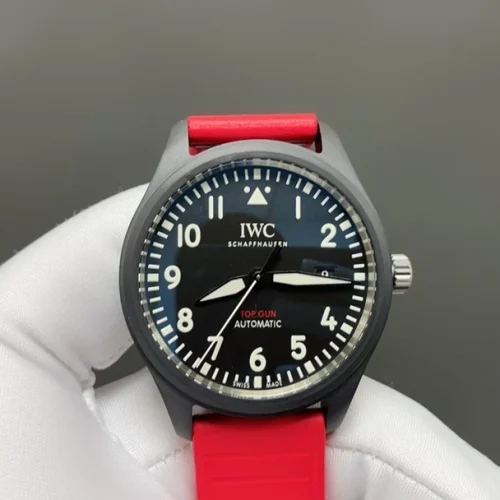 IWC 파일럿 오토매틱 41mm 블랙 다이얼 레드 러버 스트랩 블랙 베젤 IWC 파일럿 오토매틱 41mm 블랙 다이얼 레드 러버 스트랩 블랙 베젤