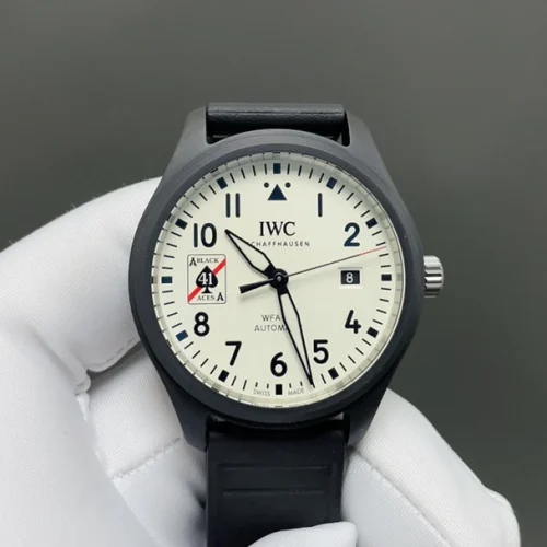 IWC 파일럿 오토매틱 41mm 화이트 다이얼 블랙 러버 스트랩 블랙 베젤