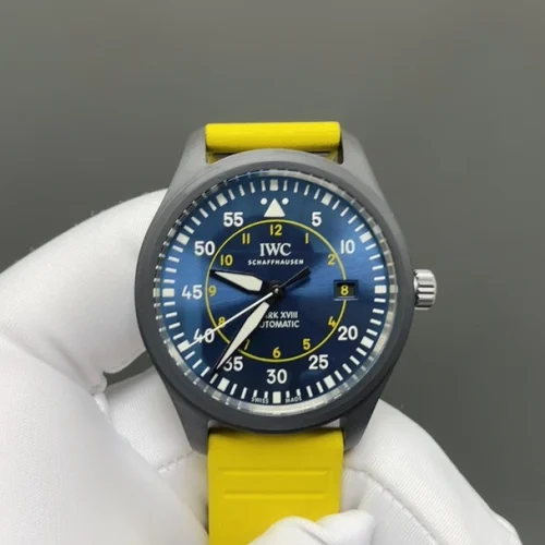 IWC 파일럿 오토매틱 41mm 네이비 다이얼 옐로우 러버 스트랩 그레이 베젤 티타늄 케이스