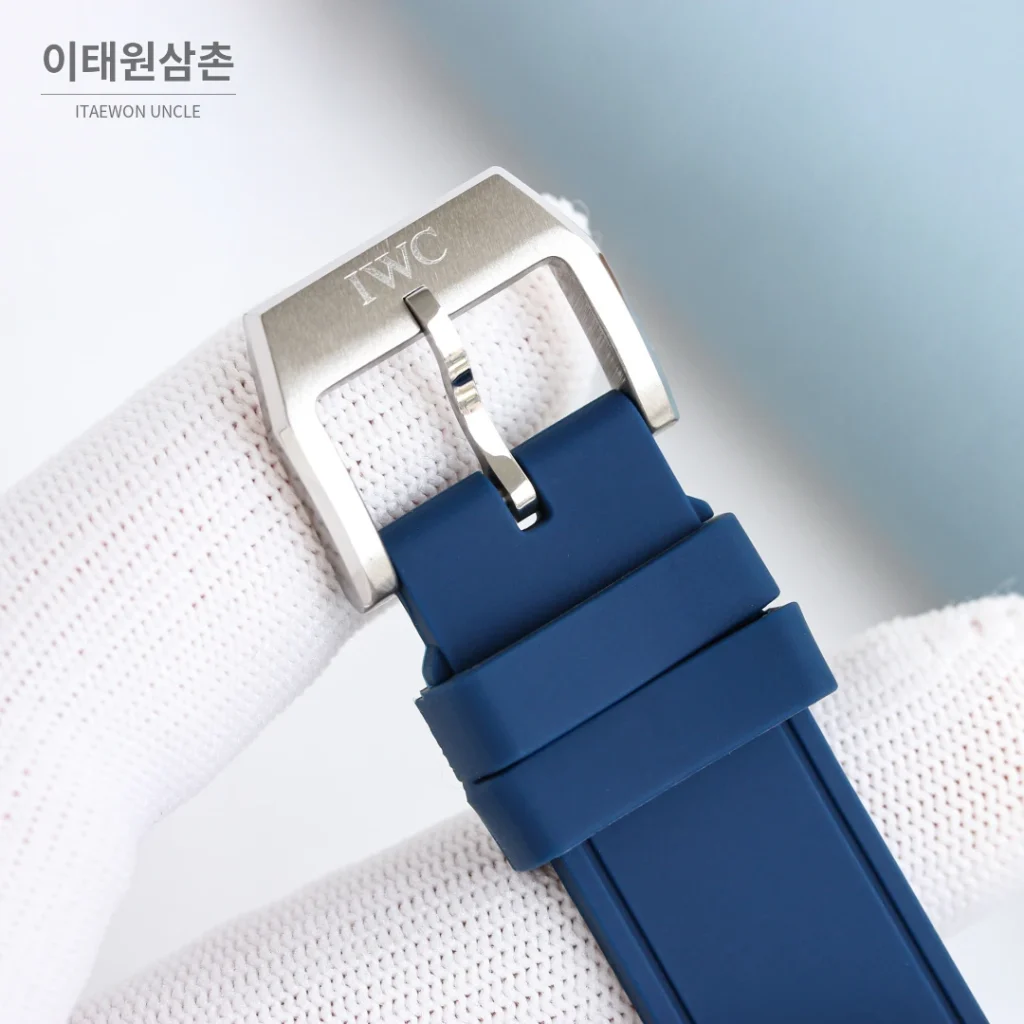 IWC 파일럿 오토매틱 41mm 네이비 다이얼 네이비 러버 스트랩