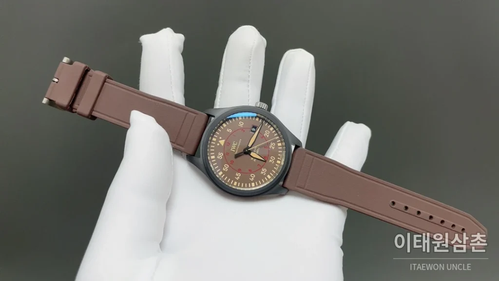 IWC 파일럿 오토매틱 41mm 브라운 다이얼 브라운 가죽 스트랩 블랙 베젤