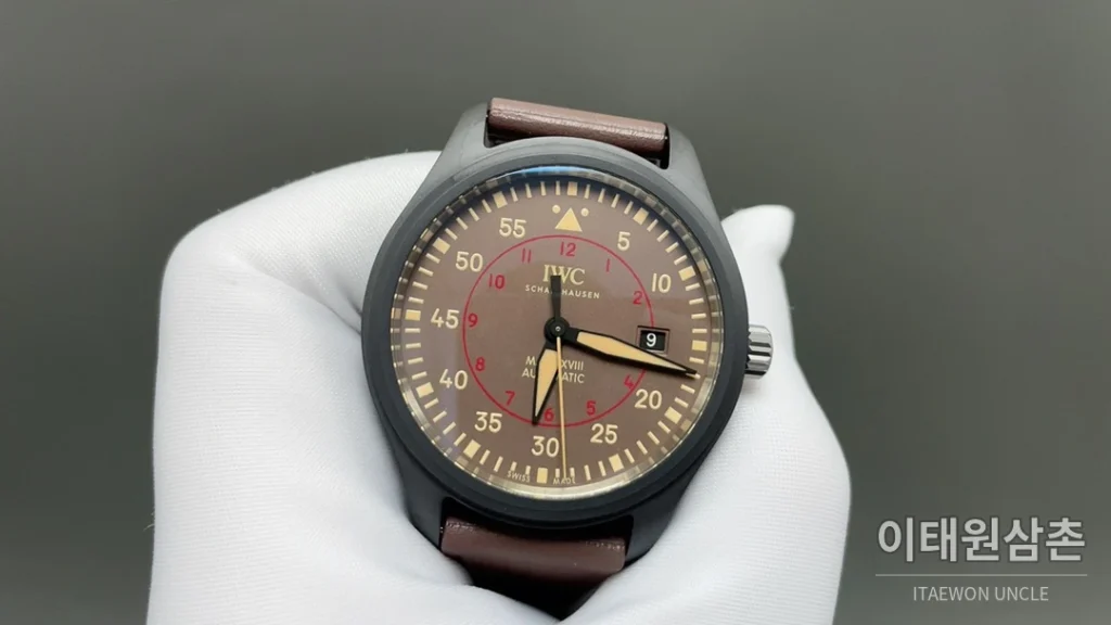 IWC 파일럿 오토매틱 41mm 브라운 다이얼 브라운 가죽 스트랩 블랙 베젤