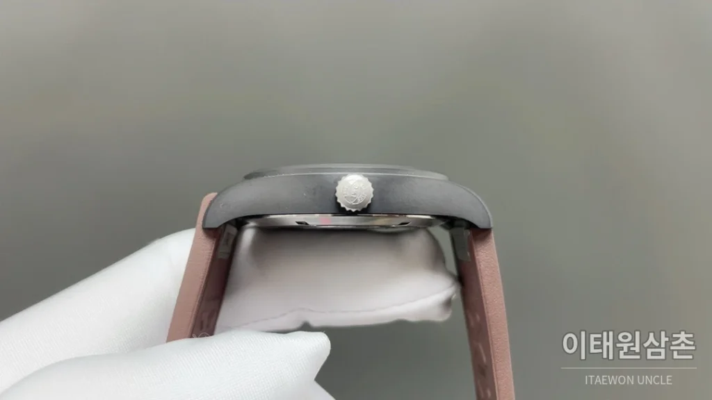 IWC 파일럿 오토매틱 41mm 브라운 다이얼 브라운 가죽 스트랩 블랙 베젤