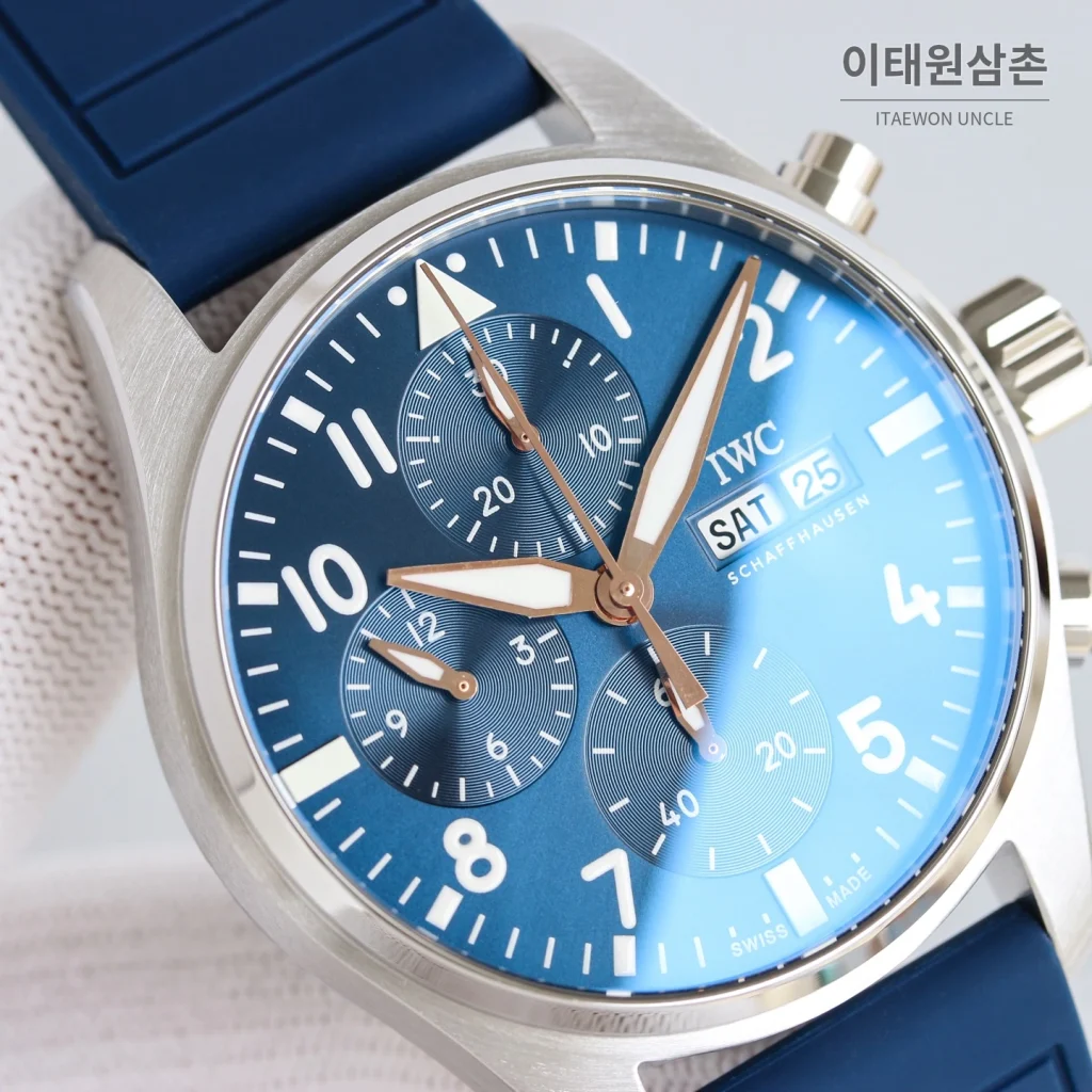 IWC 파일럿 오토매틱 41mm 네이비 다이얼 네이비 러버 스트랩 (2)