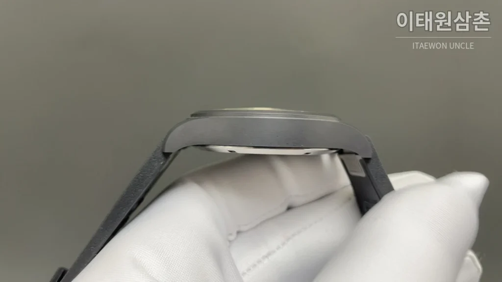 IWC 파일럿 오토매틱 41mm 화이트 다이얼 블랙 러버 스트랩 블랙 베젤 (2)