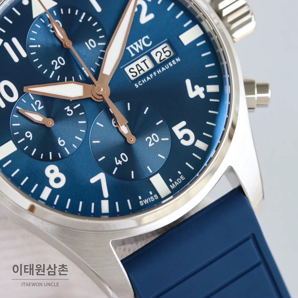 IWC 파일럿 오토매틱 41mm 네이비 다이얼 네이비 러버 스트랩 (2)