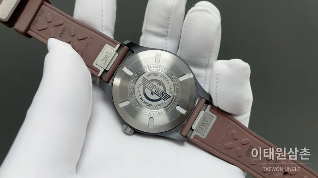 IWC 파일럿 오토매틱 41mm 브라운 다이얼 브라운 가죽 스트랩 블랙 베젤