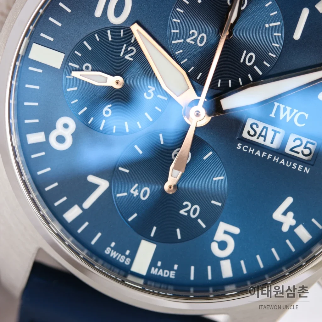 IWC 파일럿 오토매틱 41mm 네이비 다이얼 네이비 러버 스트랩