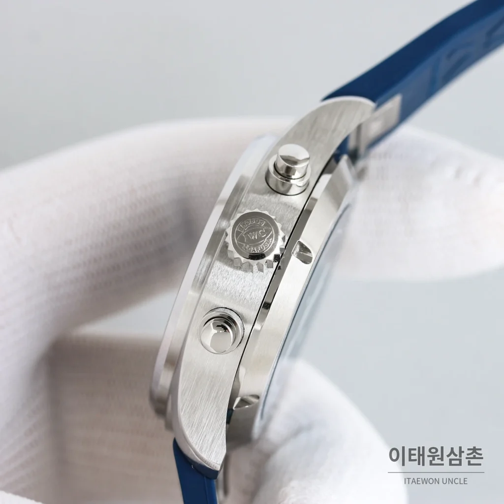 IWC 파일럿 오토매틱 41mm 네이비 다이얼 네이비 러버 스트랩 (2)