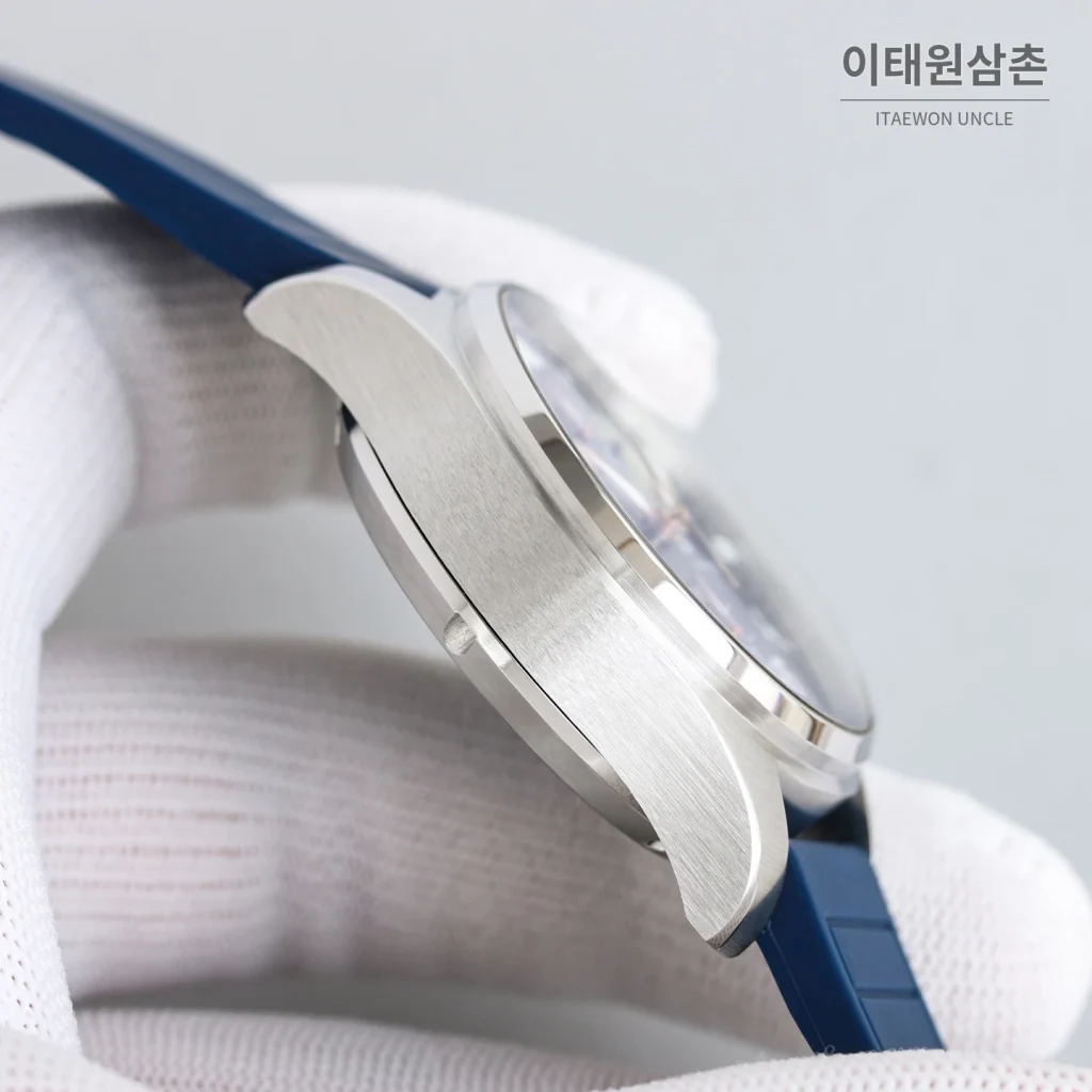 IWC 파일럿 오토매틱 41mm 네이비 다이얼 네이비 러버 스트랩 (2)