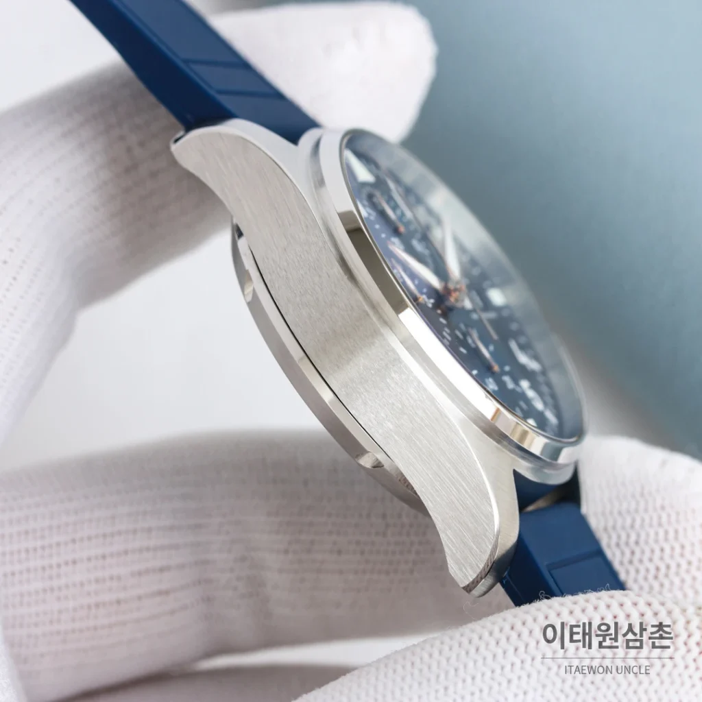 IWC 파일럿 오토매틱 41mm 네이비 다이얼 네이비 러버 스트랩