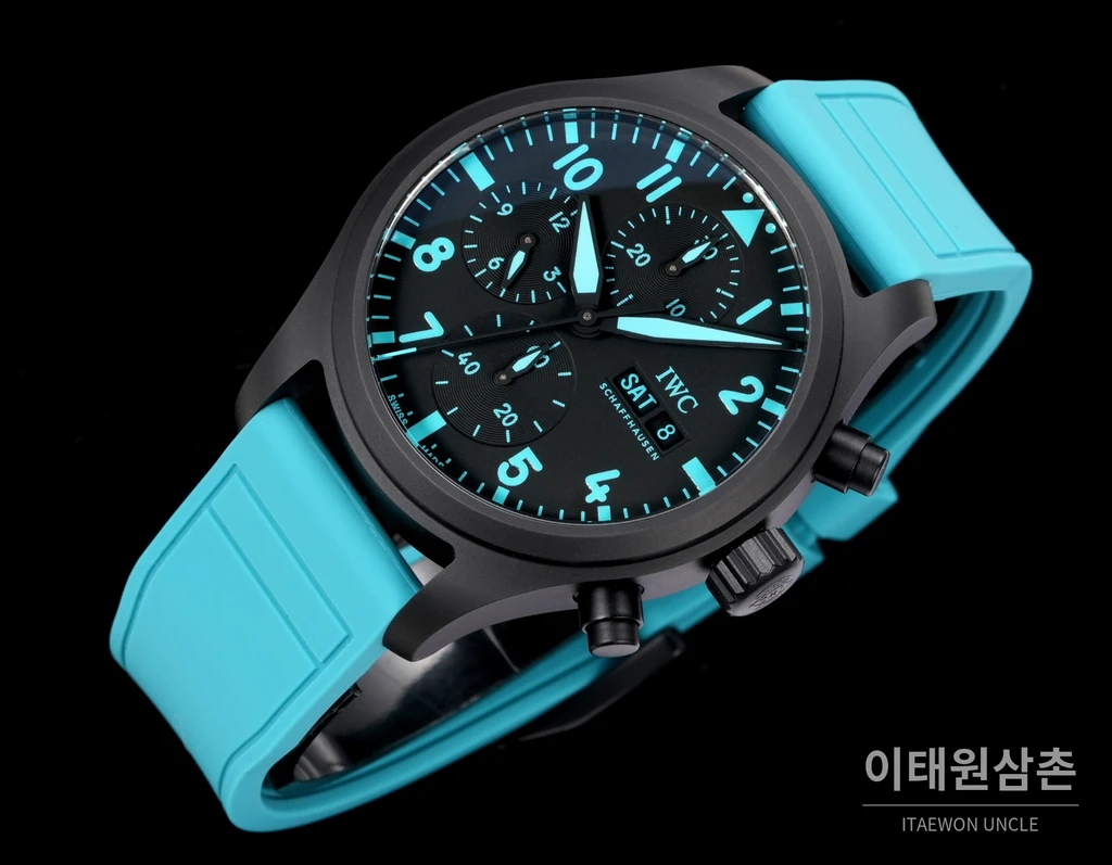 IWC 파일럿 블랙베젤 스카이블루다이얼 세라믹 크로노그래프 오토매틱 41.9mm