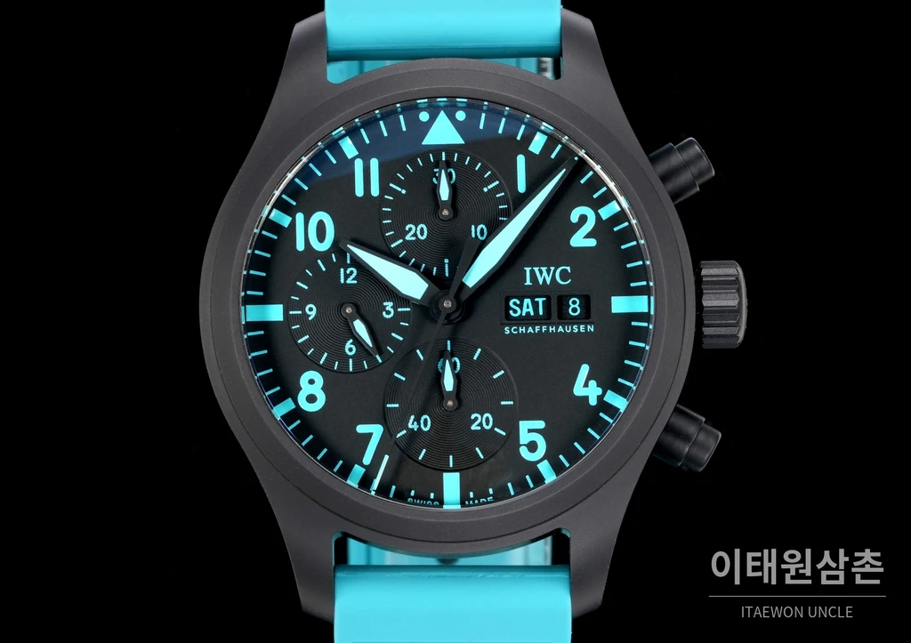 IWC 파일럿 블랙베젤 스카이블루다이얼 세라믹 크로노그래프 오토매틱 41.9mm