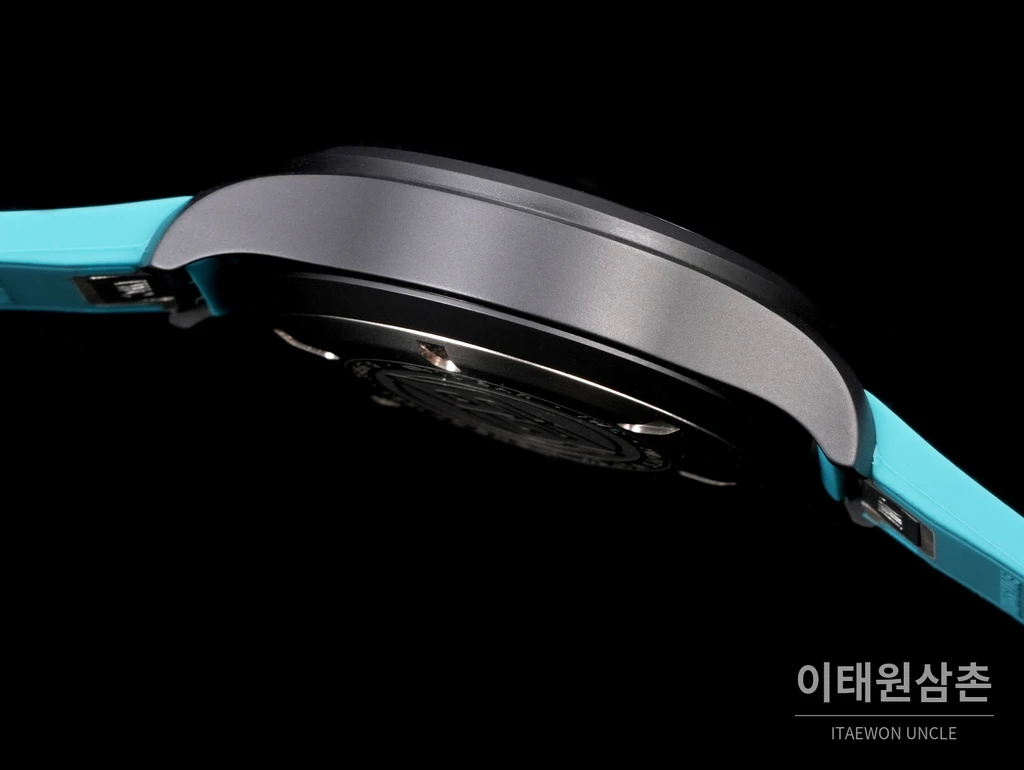 IWC 파일럿 블랙베젤 스카이블루다이얼 세라믹 크로노그래프 오토매틱 41.9mm