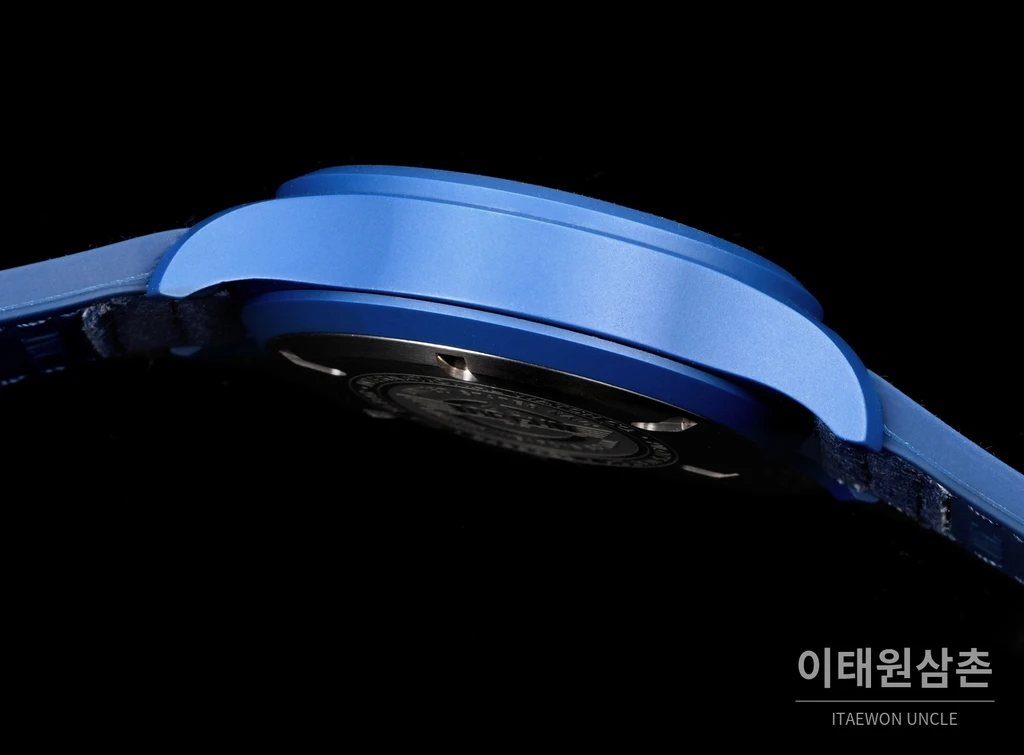 IWC 파일럿 블루베젤 블루다이얼 세라믹 크로노그래프 오토매틱 41.9mm