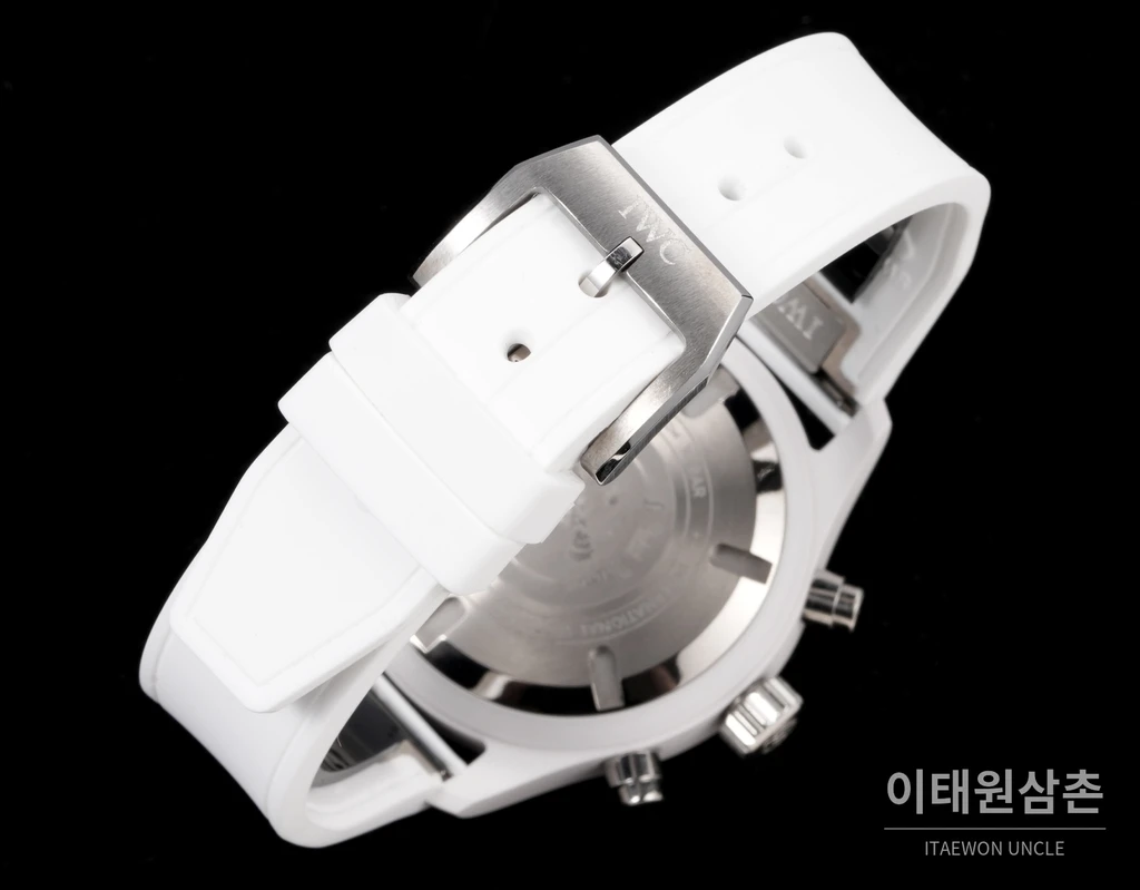 IWC 파일럿 세라믹 블루다이얼 크로노그래프 오토매틱 41.9mm